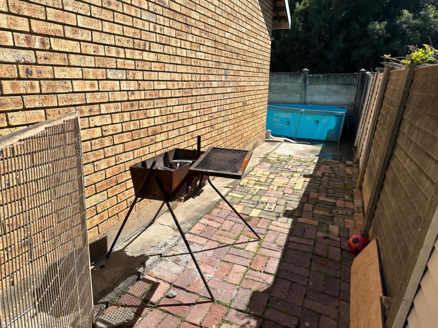 2 Bedroom Property for Sale in Oos Einde North West